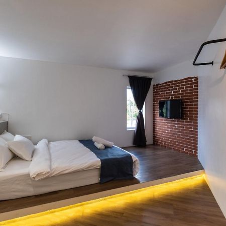 فندق Boutique Hidden Loft بوكيت ميرتاجام المظهر الخارجي الصورة